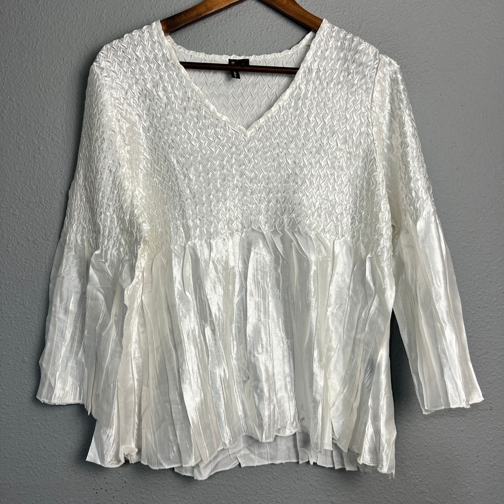 Essentials By Milano Textured Crinkle Blouse Shimmer Shiny V-Neck Top White Lg